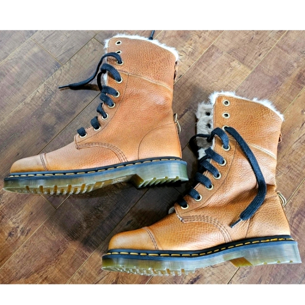 DR. MARTENS Aimilita FL Fur-Lined GRIZZLY LEATHER Boots TAN Sz US 10 - Picture 6 of 11